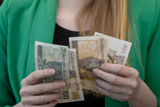 Wypłata 1500 zł dla rodziców jeszcze w tym roku. Wiadomo, kiedy rusza nabór wniosków
