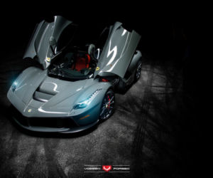 Ferrari LaFerrari na kołach Vossen