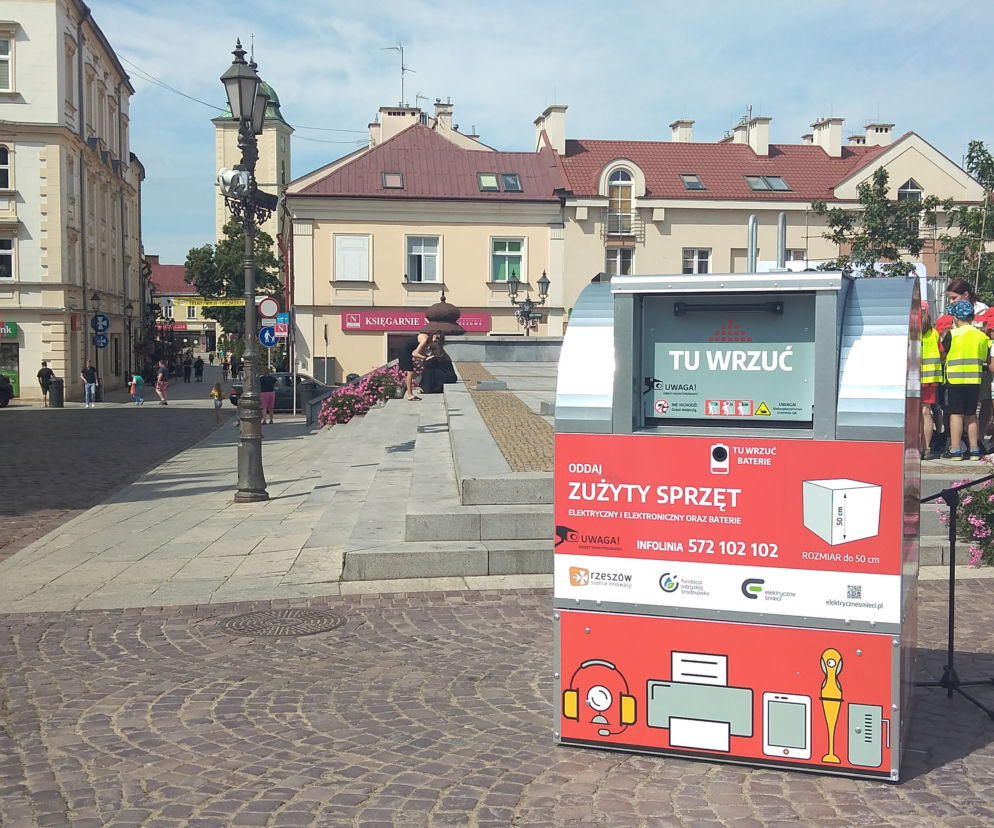 RZESZÓW. Kolejne czerwone pojemniki na elektośmieci pjawiły się w Rzeszowie. Wiemy gdzie!