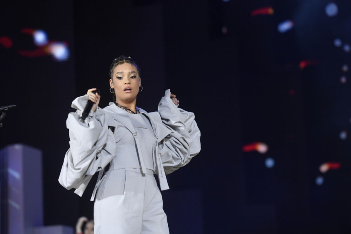 Black Eyed Peas z tęczowymi opaskami na scenie Sylwestra Marzeń. Ważny gest 