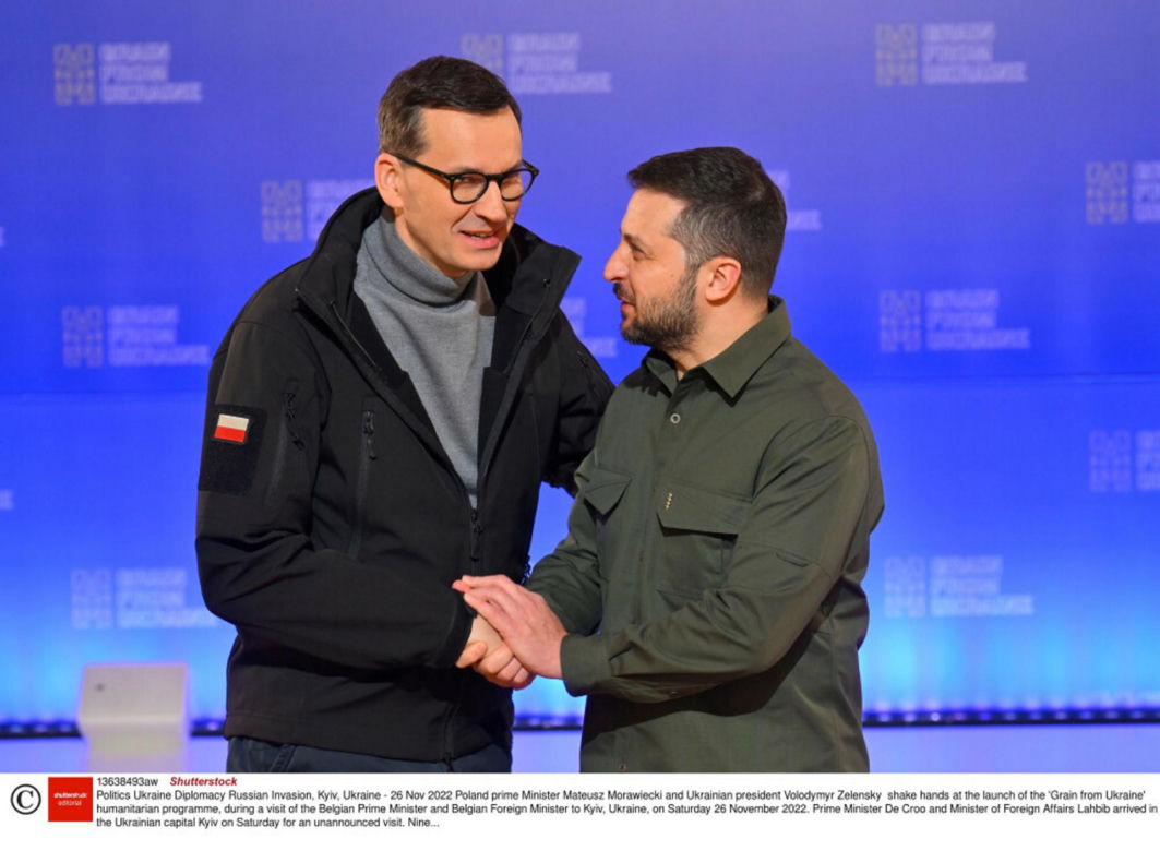 Tak Zełenski prezentuje się na salonach. Wszystkie stroje prezydenta Ukrainy