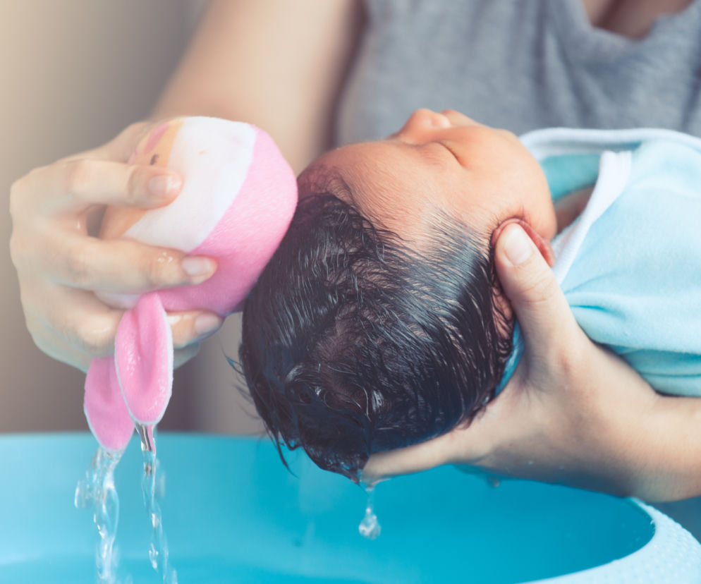 KĄPIEL NIEMOWLĘCIA: gdy mama kąpie sama