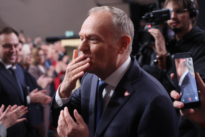 Premier Donald Tusk podczas Rady Krajowej Koalicji Obywatelskiej w Ursynowskim Centrum Kultury "Alternatywy" w Warszawie