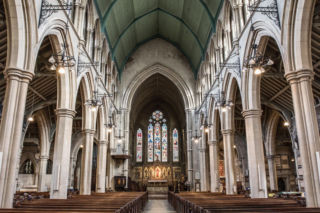 Nowe dane o Kościele w Polsce. Coraz mniej osób przyjmuje te dwa sakramenty