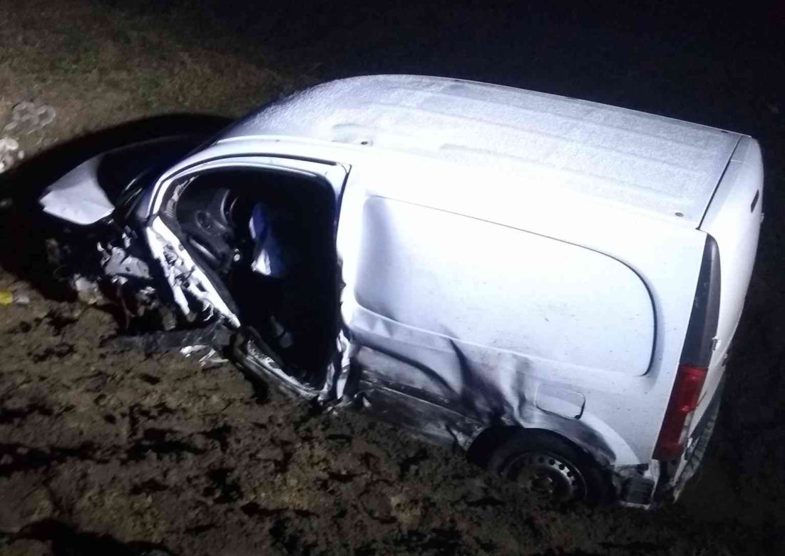 Kobieta jechała toyotą pod prąd. Zderzyła się czołowo z mercedesem