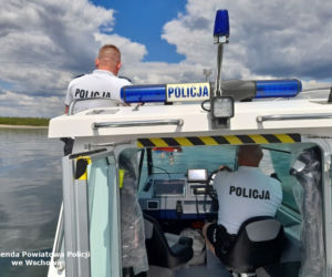 Policyjni wodniacy zatrzymali na Jeziorze Sławskim nietrzeźwego sternika