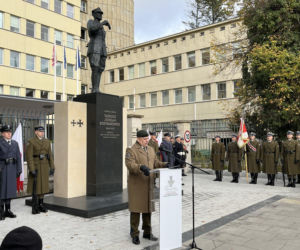 Szefowie MON, BBN i Sztabu pod pomnikiem gen. Rozwadowskiego. Kim był?