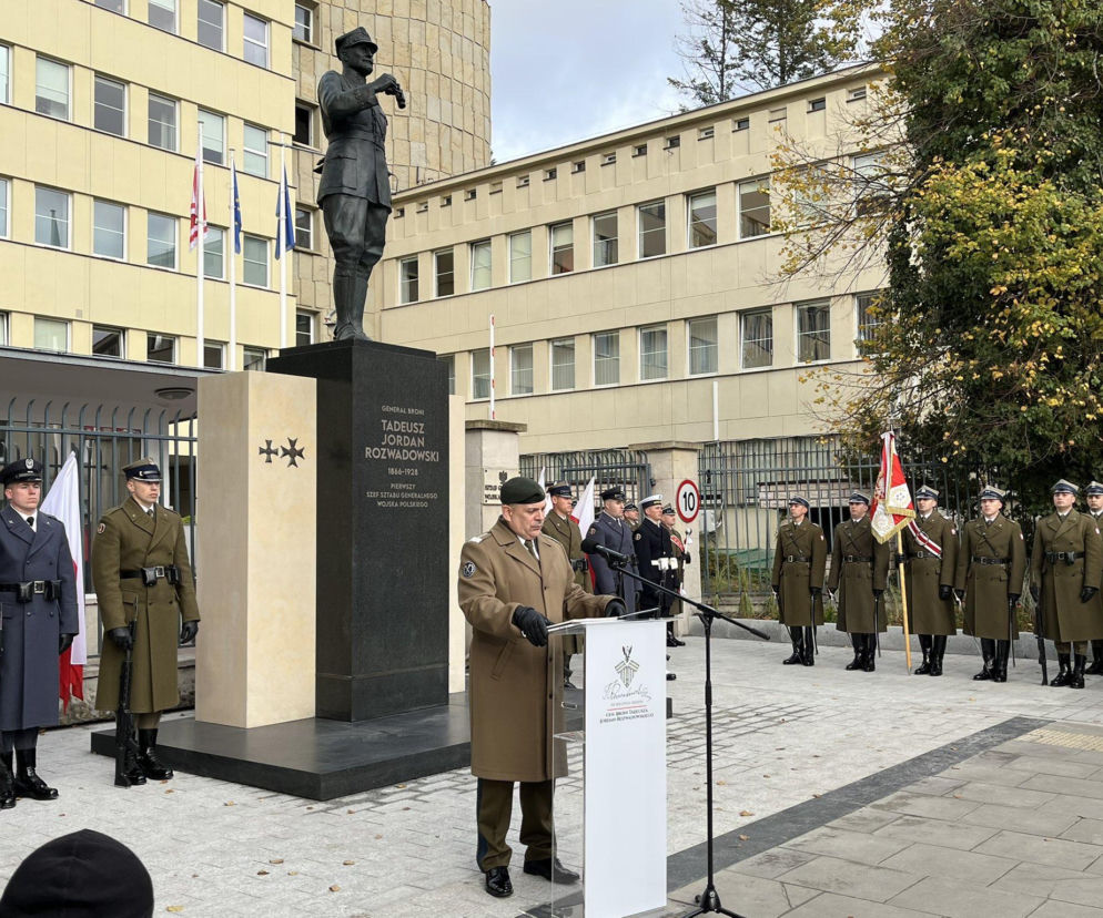 Pomnik gen. Rozwadowskiego przed Sztabem Generalnym WP, o którego odsłonięciu przeczytasz na SE Portal Obronny.
