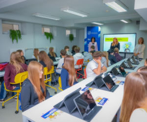 Załóż gogle VR i zobacz swoją przyszłość! WUP w Kielcach otwiera innowacyjną salę dla młodzieży