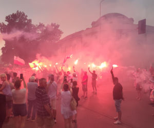 „Cześć i chwała bohaterom!”. Siedlczanie spotkali się w centrum miasta, by uczcić 82. rocznicę wybuchu Powstania Warszawskiego