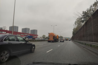 PARALIŻ na Trasie Siekierkowskiej. Trzy kolizje i ogromne korki 
