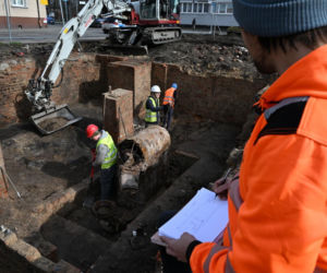 W piwnicy przedwojennej kamienicy znaleziono maszynę do palenia kawy