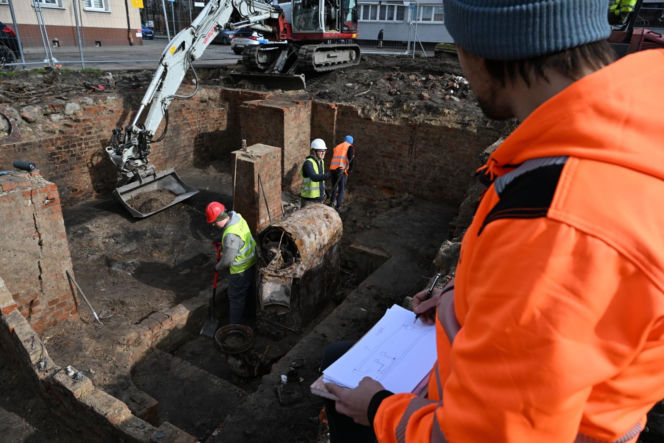 W piwnicy przedwojennej kamienicy znaleziono maszynę do palenia kawy