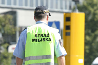 Zarobki straży miejskiej w Polsce. Ile dostaje strażnik, a ile komendant