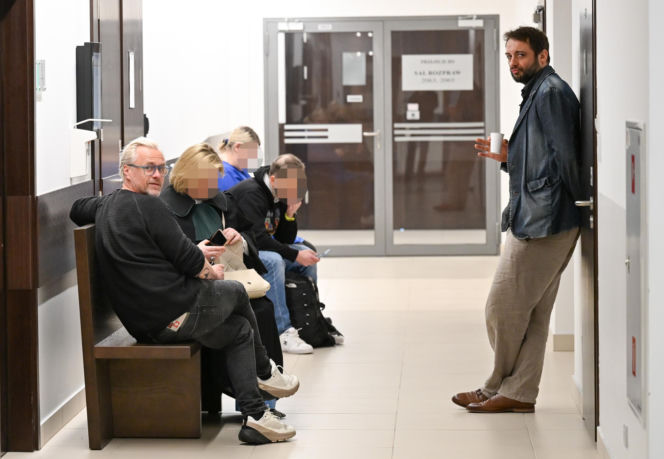 Rozwód Gąsiorowskiej i Żurawskiego w toku! Aktor czekał pod salą z kubkiem w ręku