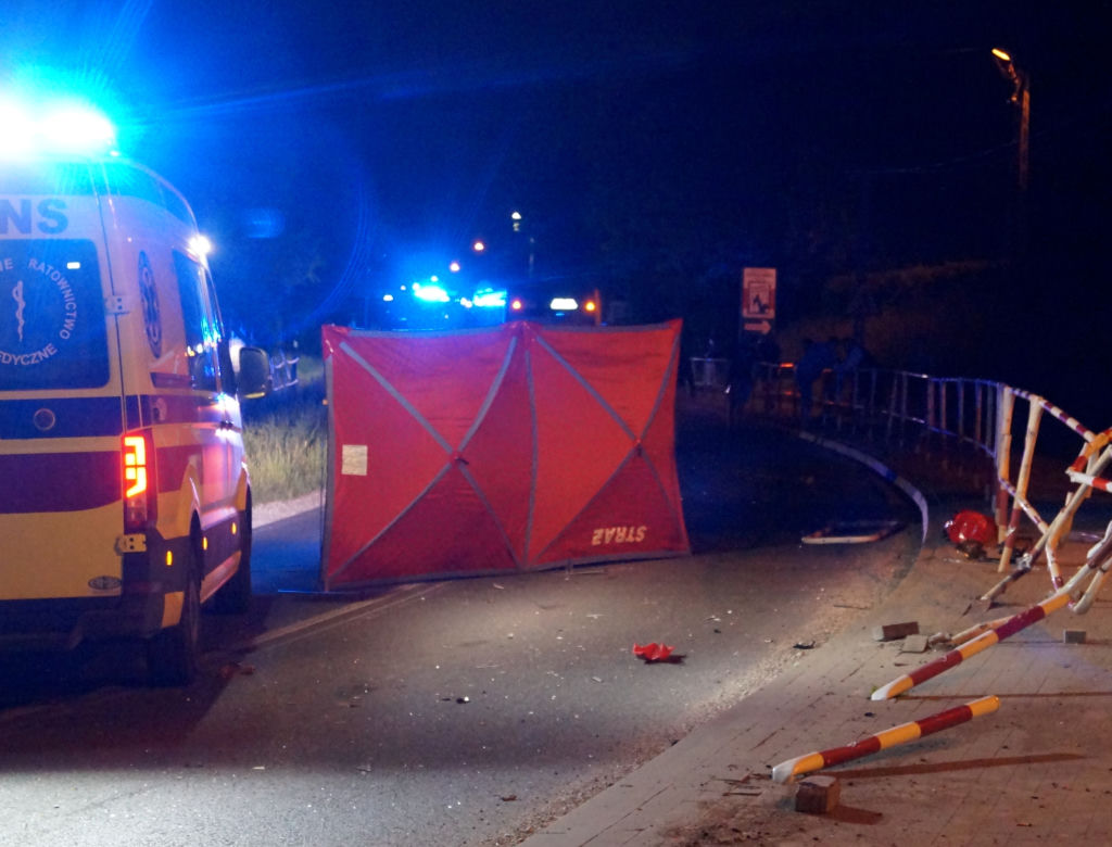 Koszmarny wypadek pod Piasecznem. Wbił się motocrossem w autobus, nie żyje