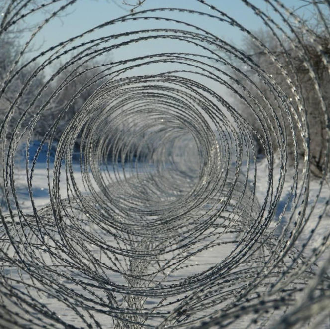 Cztery lata pełnoskalowej wojny na Ukrainie. Dr Kozubel: „Bolesny kompromis będzie końcem kariery politycznej Zełenskiego”