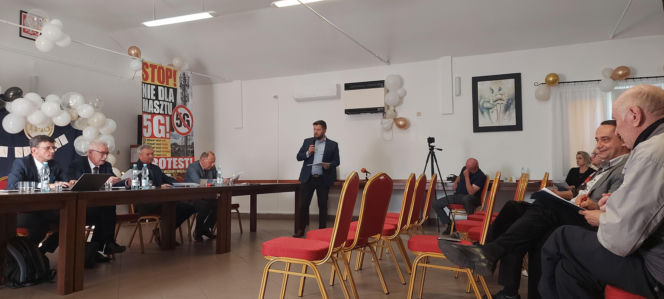 Spotkanie w sprawie budowy masztu 5 G w Płoskiem