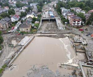 Zalany plac budowy Trasy Łagiewnickiej