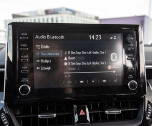Toyota Corolla Sedan 1.8 Hybrid 122 KM e-CVT vs Hyundai Elantra Style 1.6 MPI 6MT