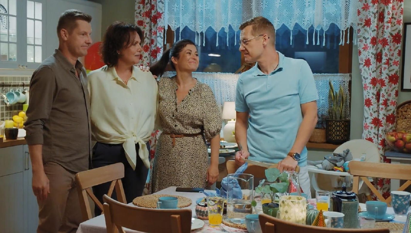 M jak miłość. Marysia (Małgorzata Pieńkowska), Paweł (Rafał Mroczek), Piotrek (Marcin Mroczek), Kinga (Katarzyna Cichopek)