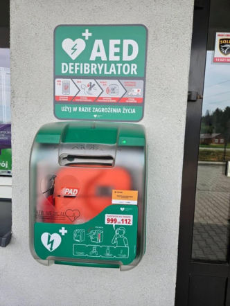 Nowoczesne defibrylatory pojawiły się w gminie Podegrodzie. Jest ich kilkanaście 