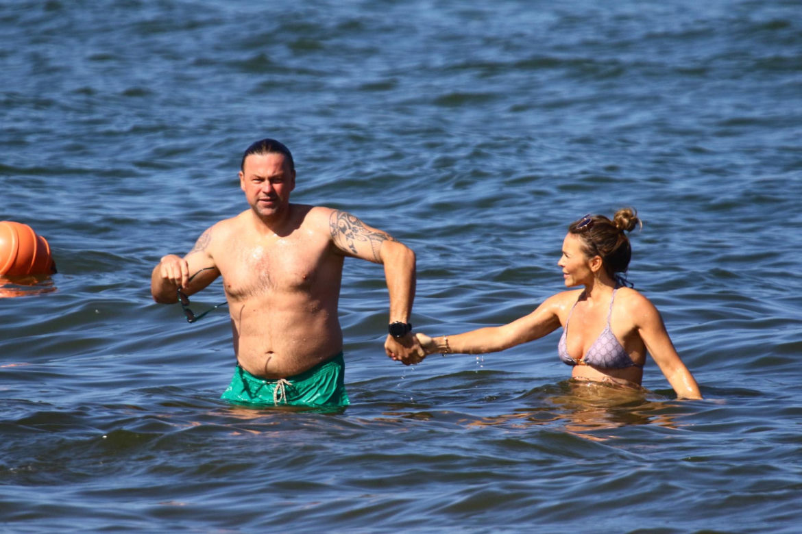 Edyta Herbuś na plaży