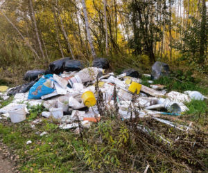 Śmieci po remoncie na ulicy Wilczej w Tarnowie