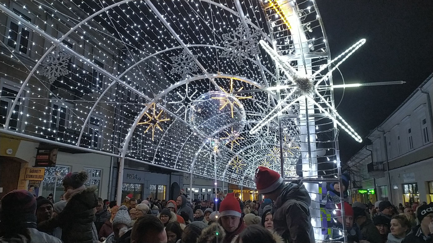 Rozbłysła świąteczna iluminacja Radomia
