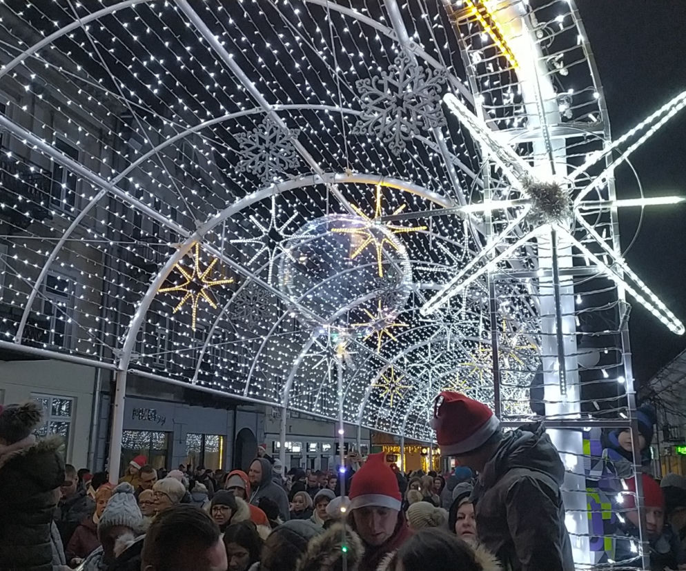 Rozbłysła świąteczna iluminacja Radomia