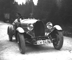 To najwyżej położona droga w Polsce, ale nie każdy tam wjedzie. Trasa słynie z prestiżowego wyścigu