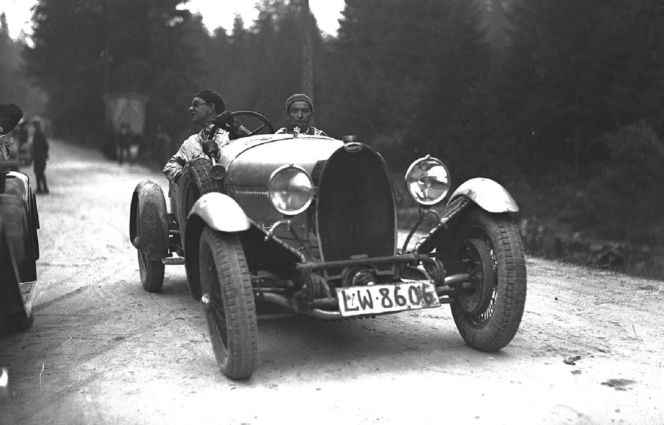 To najwyżej położona droga w Polsce, ale nie każdy tam wjedzie. Trasa słynie z prestiżowego wyścigu