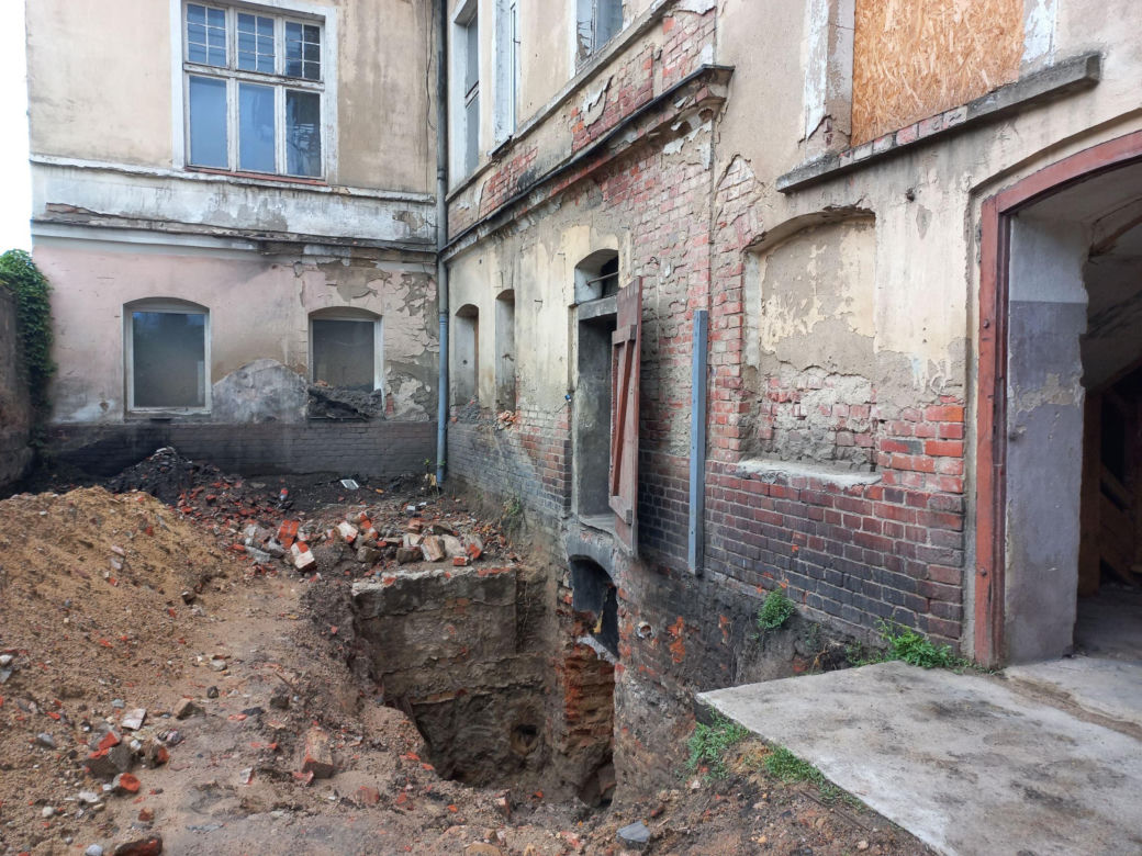 Zabytkowa kamienica przy Królowej Jadwigi w Lesznie odzyska dawny blask