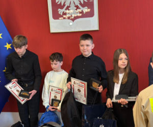 Szóstka młodych bohaterów ze Świętokrzyskiego z odznaką „Iuvenis Forti”