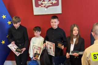 Szóstka młodych bohaterów ze Świętokrzyskiego z odznaką „Iuvenis Forti”