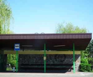 To jedno z najpiękniejszych miast w woj. łódzkim. Zachwyca rynkiem, którego ozdobą jest zabytkowy kościół