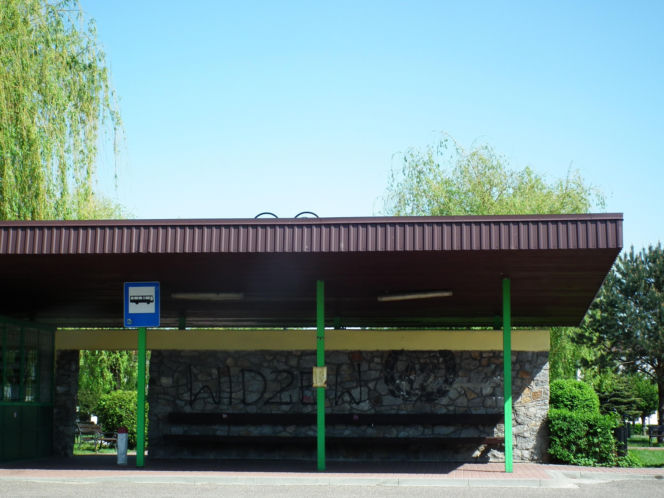 To jedno z najpiękniejszych miast w woj. łódzkim. Zachwyca rynkiem, którego ozdobą jest zabytkowy kościół