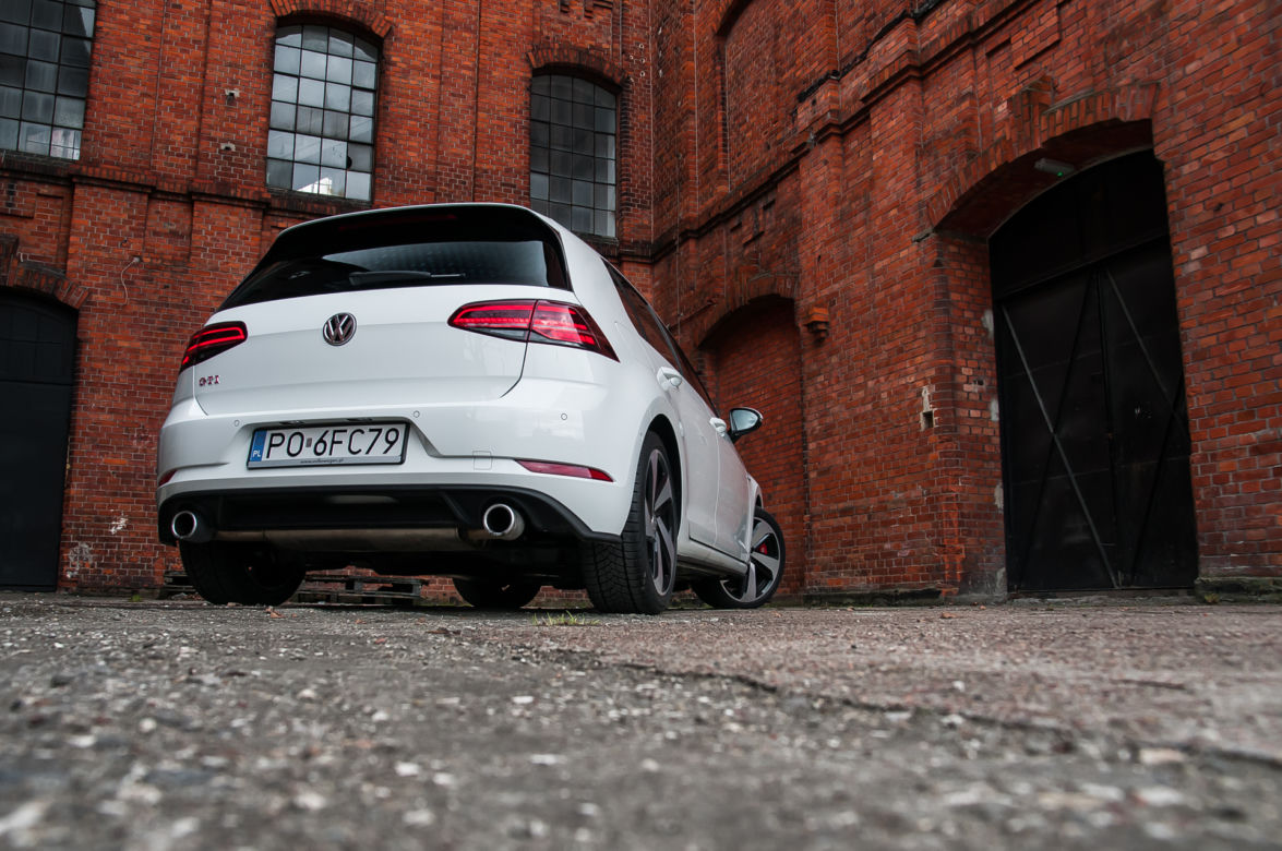Volkswagen Golf 2.0 TSI GTI Performance 245 KM