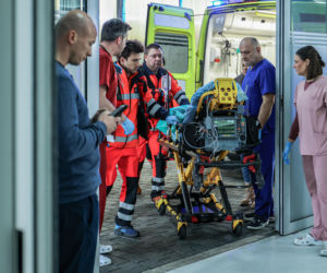 Szpital św. Anny, odcinek 99: Tomek wyjawia Wojtkowi plan ponownych oświadczyn. Fidor, podwożąc Hankę, wzbudza niepokój Kai