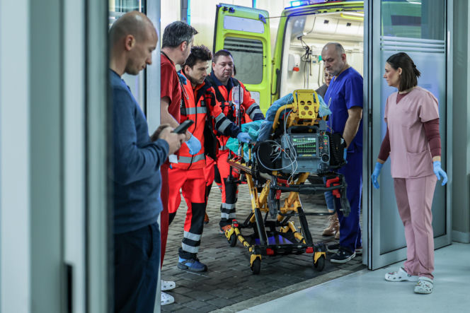 Szpital św. Anny, odcinek 99: Tomek wyjawia Wojtkowi plan ponownych oświadczyn. Fidor, podwożąc Hankę, wzbudza niepokój Kai