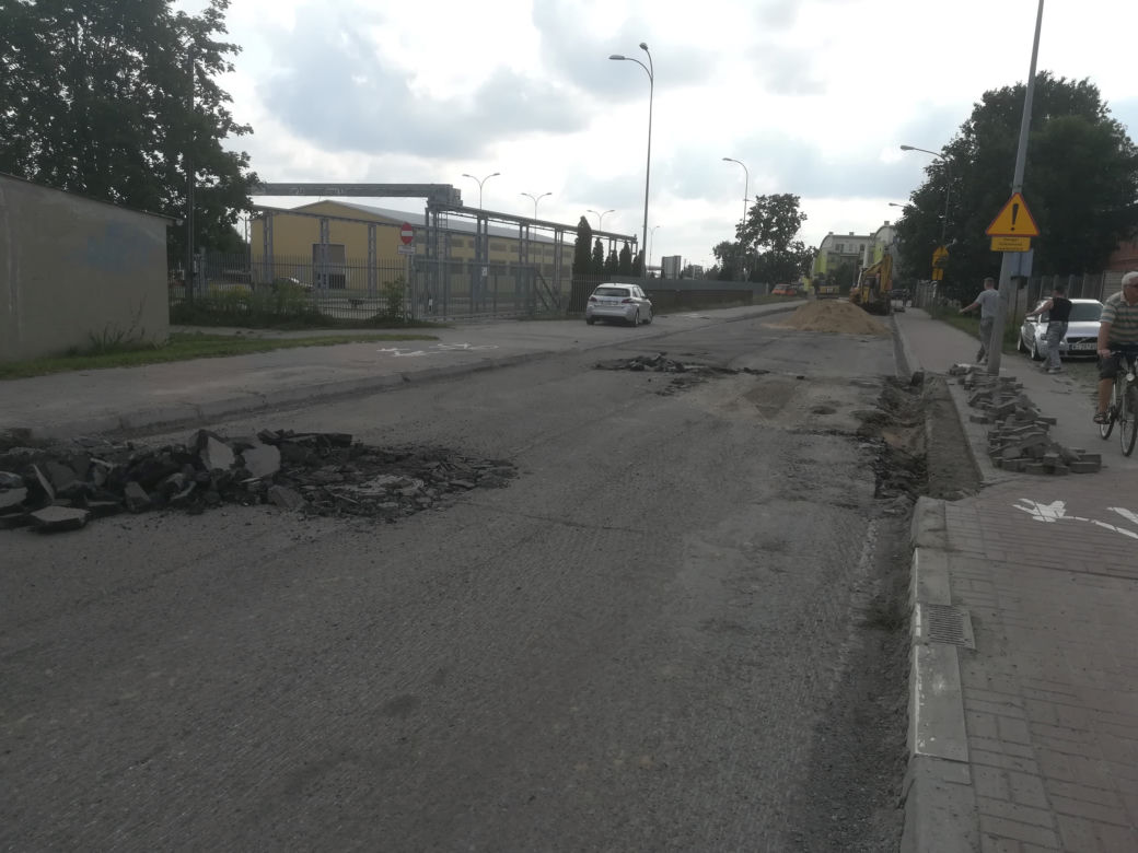 Zobacz, jak przebiega remont drugiego odcinka ul. Składowej w Siedlcach. Czy kierowcy stosują się do oznakowania?
