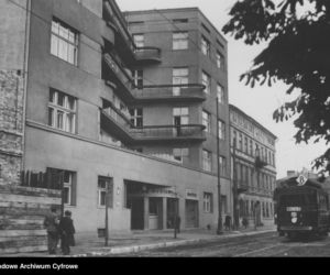 Kamienica Judy Salomonowicza pod numerem 74 według projektu architekta Jerzego Rozenberga