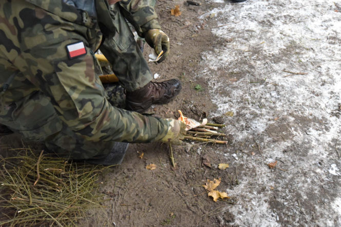 W Toruniu na siarczystym mrozie szkolą się cywile