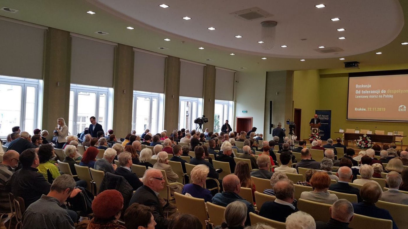 Szydło szokuje na imprezie u kumpla
