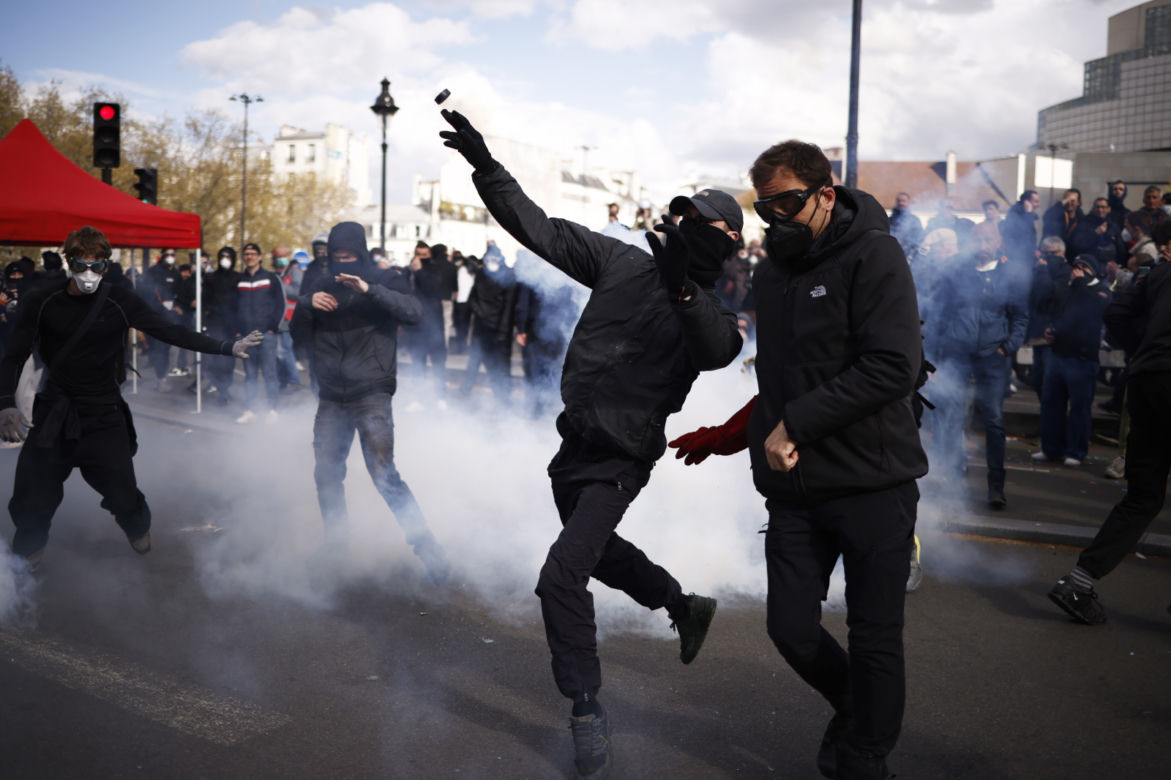 Protesty we Francji. Kilkunastu policjantów rannych