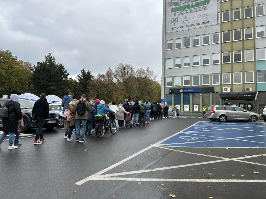 Urząd Miasta Zielona Góra rozdał dynie! Mimo złej pogody były tłumy
