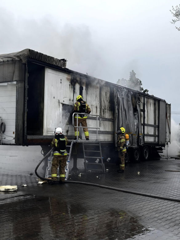 Gigantyczny pożar w Wielkopolsce! Płonie magazyn energii, ewakuowano 65 osób