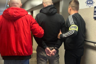 Policjanci zatrzymali auto. W środku 14-miesięczne dziecko i narkotyki