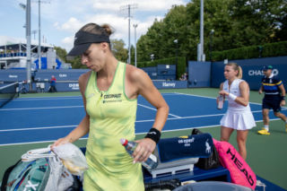 WTA Pekin: Magda Linette już odpadła. Koszmarna seria Polki trwa