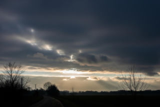Chmury nad Lwówkiem Śląskim. Kiedy wreszcie wyjdzie słońce?